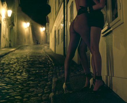 Two pairs of legs at night in Praha.jpg